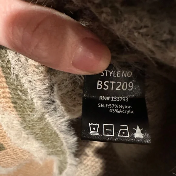 NWT POL Green Camo Military V Neck Mohair Sweater size Medium - Picture 4 of 5